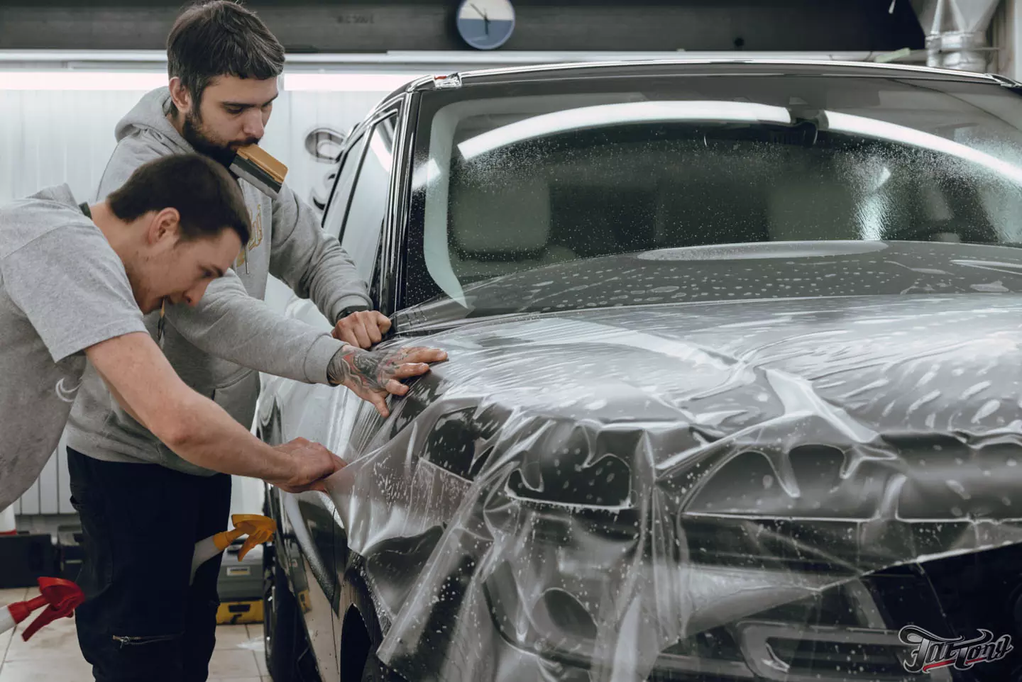 Новый образ Range Rover Sport: оклейка в матовый полиуретан, шумоизоляция дверей, выдвижные пороги. Сравним матовый и глянцевый автомобили!